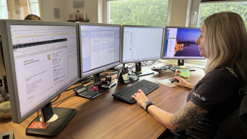 Jessica Süssenguth am Arbeitsplatz
